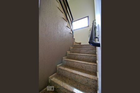 Escada de casa à venda com 3 quartos, 241m² em Utinga, Santo André