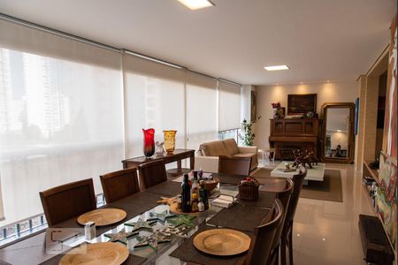 Varanda de apartamento à venda com 4 quartos, 245m² em Vila Mariana, São Paulo