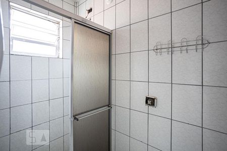 Banheiro de kitnet/studio para alugar com 1 quarto, 27m² em Veloso, Osasco