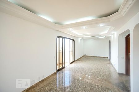 Sala de casa de condomínio para alugar com 4 quartos, 520m² em Mooca, São Paulo