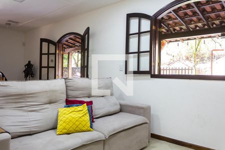 Sala de casa para alugar com 2 quartos, 400m² em Vargem Pequena, Rio de Janeiro