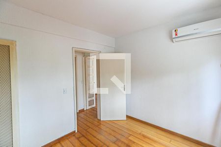 Quarto 1 de apartamento para alugar com 2 quartos, 60m² em Cavalhada, Porto Alegre