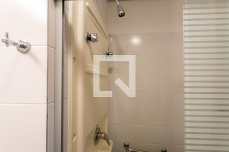 Banheiro de apartamento para alugar com 1 quarto, 27m² em Serra, Belo Horizonte