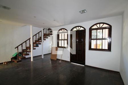Sala 1 de casa para alugar com 4 quartos, 380m² em Del Castilho, Rio de Janeiro