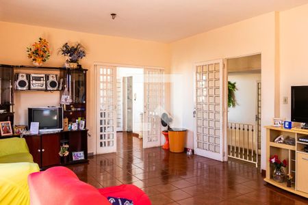 Sala de casa de condomínio para alugar com 3 quartos, 360m² em Novo Glória, Belo Horizonte