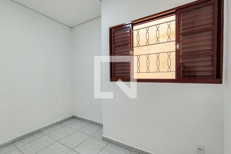Quarto 1 de casa para alugar com 2 quartos, 58m² em Jardim Maria Duarte, São Paulo