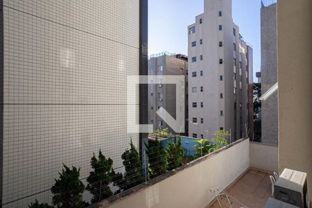 Vista da sala de apartamento para alugar com 2 quartos, 61m² em Santo Antônio, Belo Horizonte
