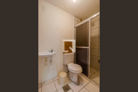 Banheiro de apartamento à venda com 1 quarto, 51m² em Vila Nova, Porto Alegre