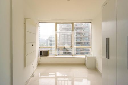 Suíte de apartamento para alugar com 2 quartos, 85m² em Barra da Tijuca, Rio de Janeiro