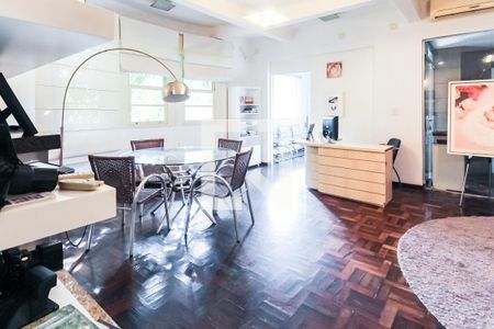 Sala 1 de casa à venda com 4 quartos, 536m² em Rio Branco, Porto Alegre