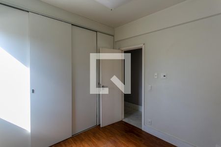 Suíte 1 de apartamento à venda com 2 quartos, 70m² em Belvedere, Belo Horizonte