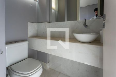 Lavabo de apartamento à venda com 2 quartos, 70m² em Belvedere, Belo Horizonte