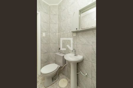 Banheiro de apartamento para alugar com 1 quarto, 35m² em São João, Porto Alegre