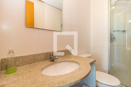 Banheiro de apartamento à venda com 1 quarto, 37m² em Três Figueiras, Porto Alegre