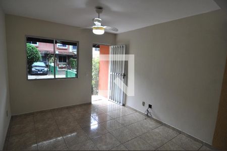 Sala de casa de condomínio para alugar com 2 quartos, 82m² em Pechincha, Rio de Janeiro