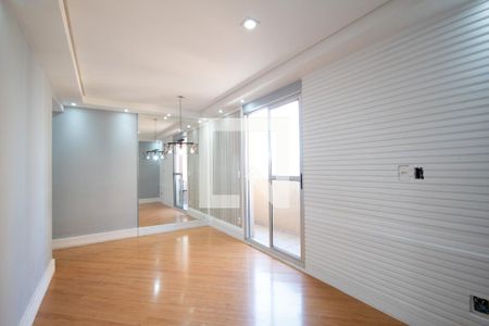 Sala de apartamento para alugar com 2 quartos, 67m² em Bussocaba, Osasco