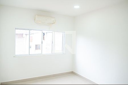 sala de apartamento para alugar com 1 quarto, 30m² em Curicica, Rio de Janeiro