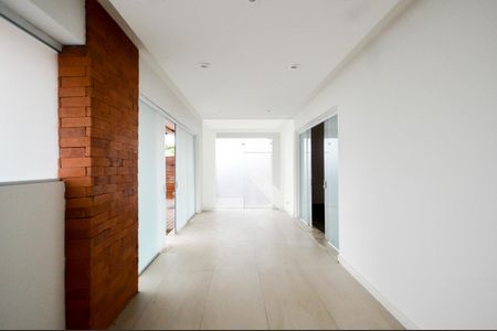 Sala 3 de casa para alugar com 4 quartos, 400m² em Pacaembu, São Paulo