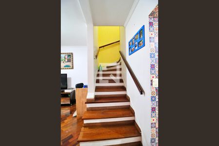 Escada de casa à venda com 3 quartos, 126m² em Utinga, Santo André