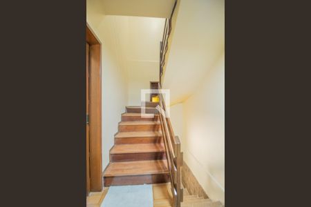 Escada de casa para alugar com 5 quartos, 400m² em Teresópolis, Porto Alegre