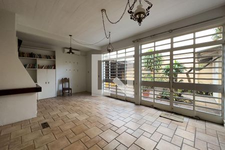 Sala de casa à venda com 4 quartos, 337m² em Menino Deus, Porto Alegre