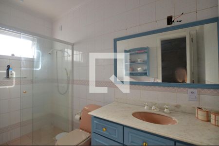 Banheiro de casa para alugar com 4 quartos, 330m² em Santo Antônio, Porto Alegre