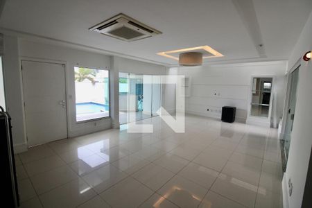 Sala de casa para alugar com 4 quartos, 300m² em Recreio dos Bandeirantes, Rio de Janeiro