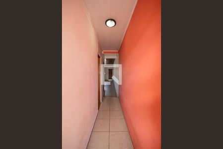 Corredor de casa para alugar com 1 quarto, 65m² em Jardim Roberto, Osasco