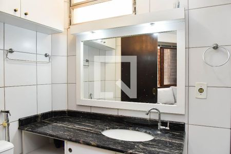 Banheiro de apartamento para alugar com 1 quarto, 34m² em São João, Porto Alegre