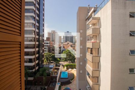 Vista da Sala de apartamento para alugar com 3 quartos, 332m² em Petrópolis, Porto Alegre