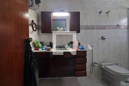 Banheiro do Quarto 1 - Suíte de casa para alugar com 4 quartos, 520m² em Santa Maria, Santo André