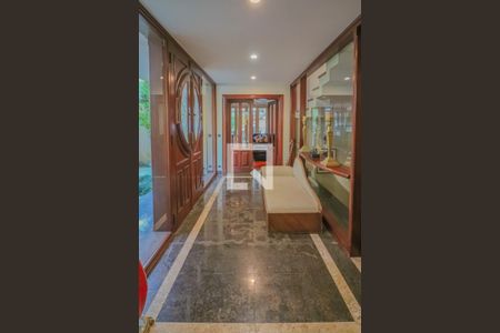 Corredor Entrada de casa para alugar com 4 quartos, 380m² em Butantã, São Paulo