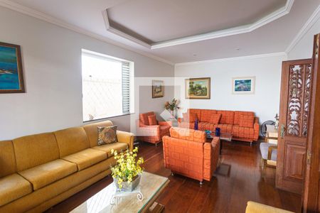 Sala 1 de casa para alugar com 4 quartos, 400m² em Floresta, Belo Horizonte