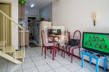 Sala de casa de condomínio à venda com 2 quartos, 73m² em Vila Nova, Porto Alegre