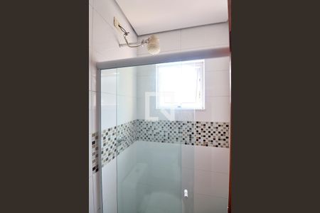 Banheiro do Quarto 1 - Suíte de apartamento para alugar com 2 quartos, 55m² em Parque Novo Oratório, Santo André