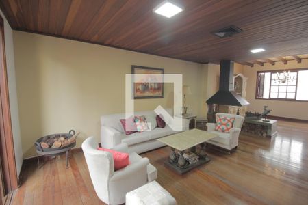 Sala de TV de casa à venda com 3 quartos, 292m² em Bela Vista, Porto Alegre