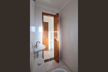 Banheiro do Quarto 1 - Suíte de apartamento para alugar com 2 quartos, 52m² em Vila Alto de Santo André, Santo André