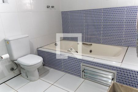 Banheiro da Suíte 1 de casa à venda com 3 quartos, 188m² em Cidade das Flores, Osasco