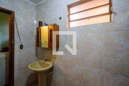 Banheiro de casa à venda com 2 quartos, 70m² em Vila Nova, Porto Alegre