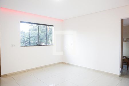 Sala de casa para alugar com 2 quartos, 150m² em Parque Jaçatuba, Santo André