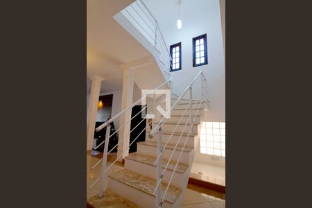 Escada  de casa à venda com 3 quartos, 219m² em Jardim Taboao, São Paulo