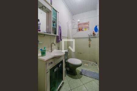 Banheiro de casa à venda com 2 quartos, 300m² em Vila Nova, Porto Alegre