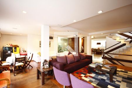 Sala de casa para alugar com 4 quartos, 350m² em Vila Mariana, São Paulo