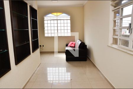 Sala de casa para alugar com 3 quartos, 145m² em Santa Efigênia, Belo Horizonte
