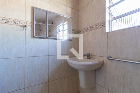 Banheiro de casa para alugar com 1 quarto, 60m² em Vila Yara, Osasco