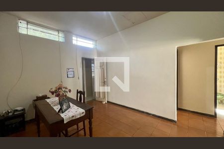Sala de casa à venda com 3 quartos, 150m² em Sagrada Família, Belo Horizonte