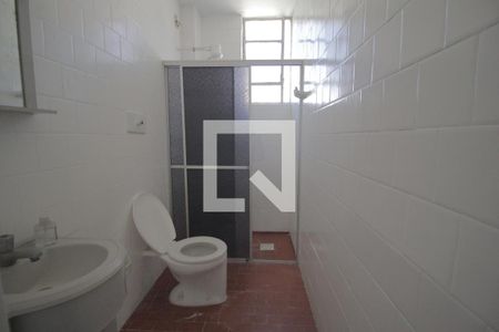 Banheiro de apartamento à venda com 1 quarto, 34m² em Jardim Itu, Porto Alegre