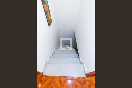 Escada de casa para alugar com 2 quartos, 170m² em Parque das Nações, Santo André