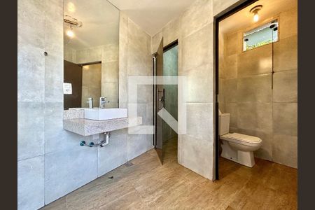 Banheiro de casa à venda com 6 quartos, 593m² em Belvedere, Belo Horizonte