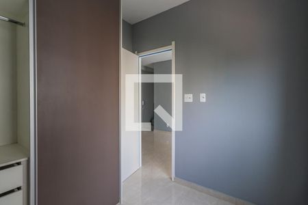 Quarto 1 de apartamento para alugar com 2 quartos, 42m² em Jardim Tupanci, Barueri